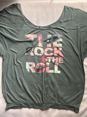 Hot Topic Gray Short Sleeve Graphic Tee with Multicolor Print